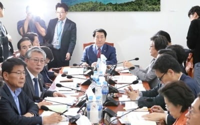 법정시한 지키기 '빨간불' 예산소위…막바지 감액심사 박차