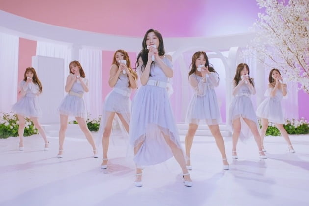 '독보적 비주얼' 러블리즈, 신곡 '찾아가세요' MV 퍼포먼스 버전 기습 공개