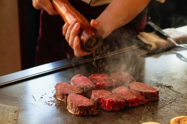 맛 좋기로 유명한 고베 스테이크