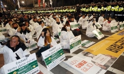 비정규직 100인 대표단 "문 대통령, 우리 목소리에 응답하라"