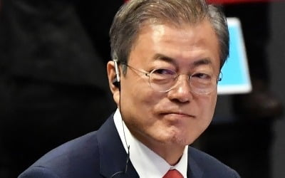 문대통령 국정지지도 48.5%…20대 남성 29.4% '최저치'