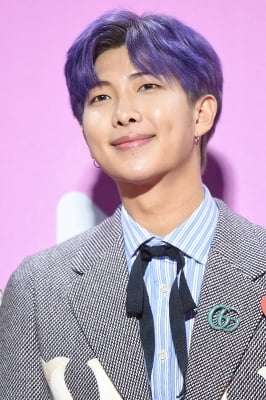 [포토] 방탄소년단 RM, '부드러운 보조개 미소~' (멜론뮤직어워드)