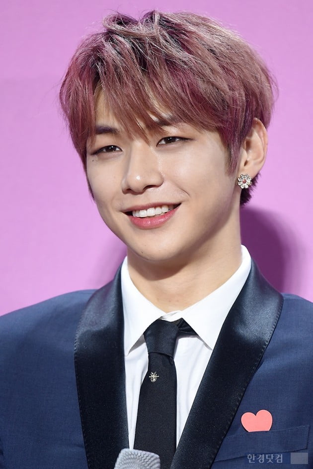 [포토] 워너원 강다니엘, '저장을 부르는 귀여운 미소~' (멜론뮤직어워드)