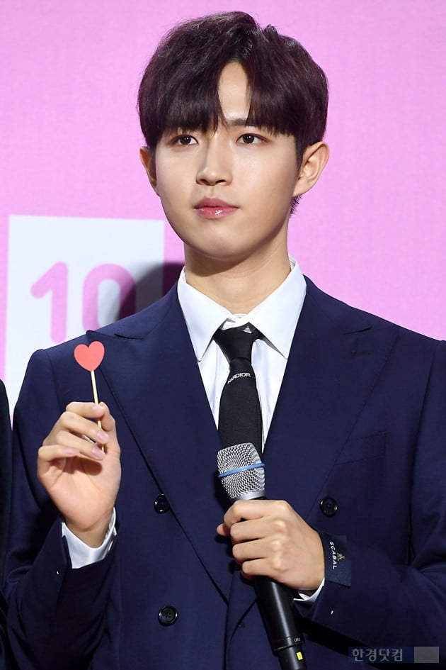 [포토] 워너원 김재환, '감탄을 부르는 멋진 모습' (멜론뮤직어워드)