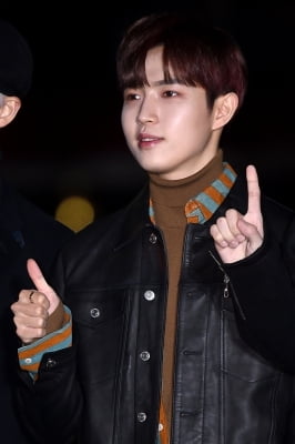 [포토] 워너원 김재환, '워너블 마음 녹이는 부드러움'