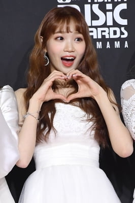 [포토] 아이즈원 김채원, '눈 뗄 수 없는 예쁨' (2018 MAMA)