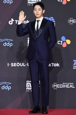 [포토] 정해인, '멋지게 슈트 차려입고~' (2018 MAMA)