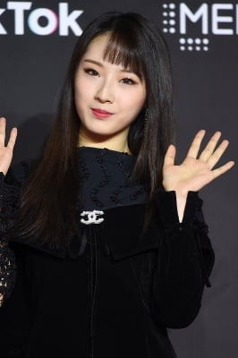 [포토] 이달의 소녀 하슬, '깜찍한 손인사~' (2018 MAMA)