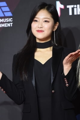 [포토] 이달의 소녀 현진, '수줍은 미소가 사랑스러워~' (2018 MAMA)