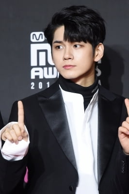 [포토] 워너원 옹성우, '女心 흔드는 눈빛~' (2018 MAMA)