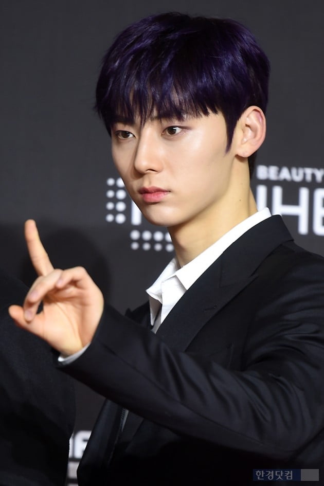 [포토] 워너원 황민현, '워너블 반하게 만드는 잘생김' (2018 MAMA)