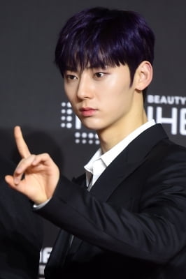 [포토] 워너원 황민현, '워너블 반하게 만드는 잘생김' (2018 MAMA)