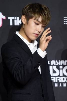 [포토] 워너원 박우진, '봄바람 안무는 이렇게~' (2018 MAMA)