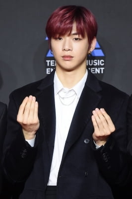 [포토] 워너원 강다니엘, '워너블 마음 사로잡는 눈빛' (2018 MAMA)