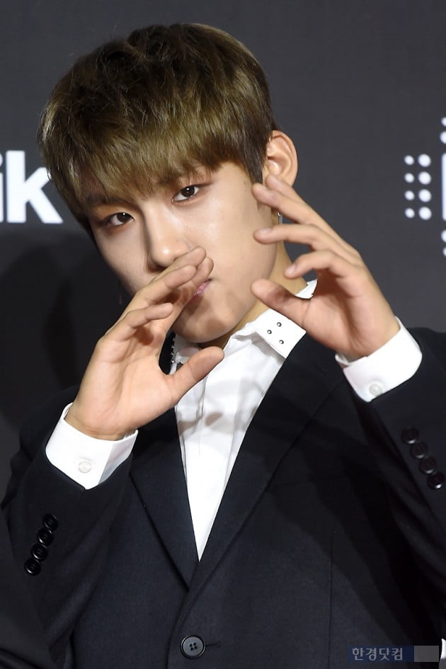 [포토] 워너원 박우진, '워너블 심쿵하게 만드는 눈빛' (2018 MAMA)