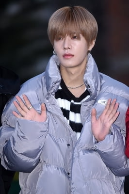 [포토] NCT127 유타, '소녀팬 마음 녹이는 부드러운 눈빛'