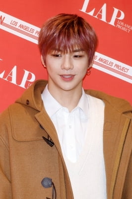 [포토] 강다니엘, '와인빛 깊은 매력'