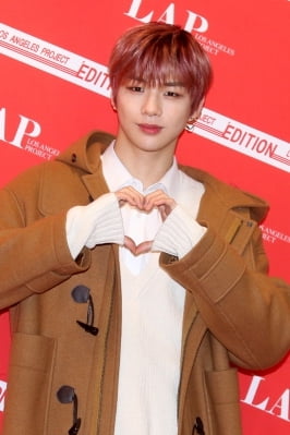 [포토] 강다니엘, '심장이 바운스 바운스'