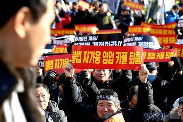 20일 서울 여의도에서 카풀에 반대하는 택시업계의 집회가 벌어졌다. 사진=최혁 기자 