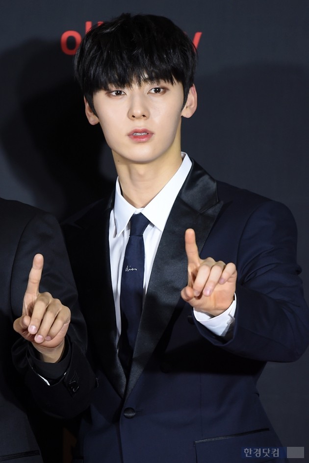 [포토] 워너원 황민현, '감탄을 부르는 멋진 모습'