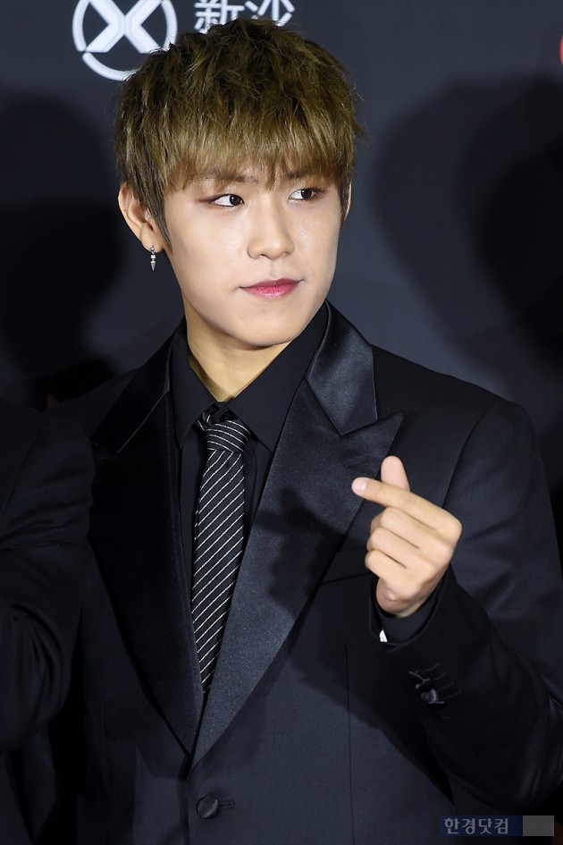 [포토] 워너원 박우진, '누나들 향한 하트~'