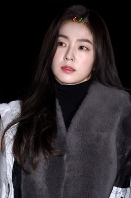  레드벨벳 아이린, '머리핀으로 앞머리 고정시키고~'