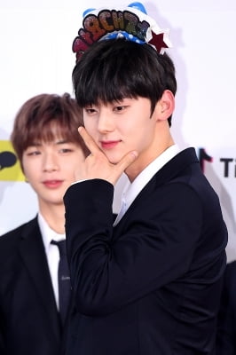 [포토] 워너원 황민현, '꽃보다 남자' (2018 SBS 가요대전)