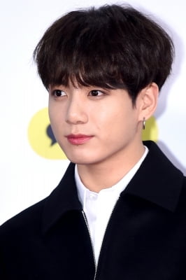 [포토] 카지노 정팔 정국, '막내의 돋보이는 잘생김' (2018 SBS 가요대전)