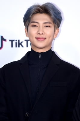 [포토] 카지노 입플 RM, '부드러운 미소~' (2018 SBS 가요대전)