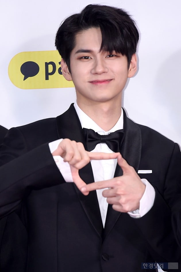 [포토] 카지노 룰렛 사이트 옹성우, '저장을 부르는 미소~' (2018 SBS 가요대전)