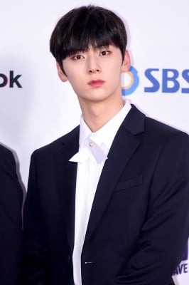  워너원 황민현, '감탄을 부르는 멋진 모습' (2018 SBS 가요대전)