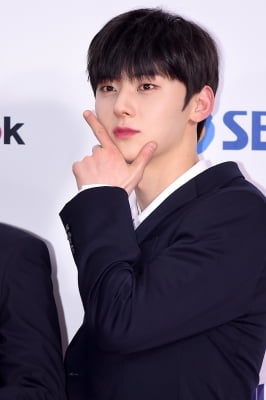 [카지노 미국] 워너원 황민현, '감탄을 부르는 브이~' (2018 SBS 가요대전)