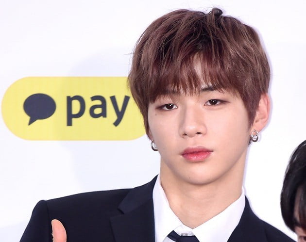 [포토] 카지노 뽀찌 강다니엘, '부드러운 모습으로 엄지척~' (2018 SBS 가요대전)