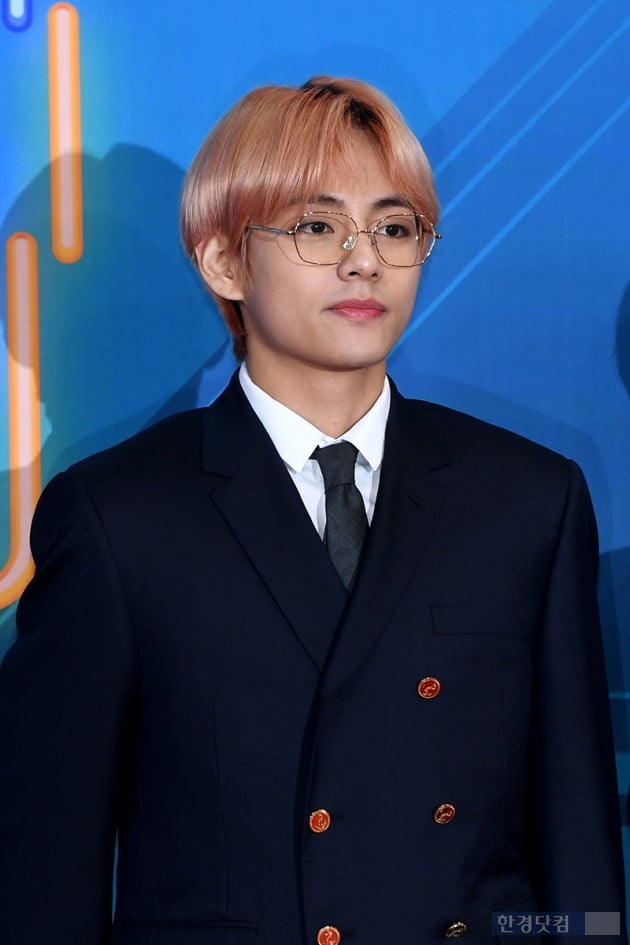 [포토] 방탄소년단(BTS) 뷔 '안경도 잘 어울리죠?'(2018 KBS 가요대축제)