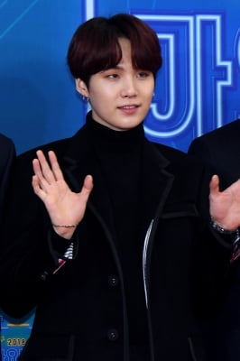  방탄소년단(BTS) 슈가 '포토타임은 어색해~'(2018 KBS 가요대축제)