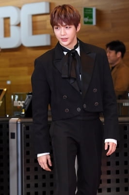 [포토] 워너원 강다니엘, '女心 뒤흔드는 강렬한 눈빛~' (2018 MBC 방송연예대상)