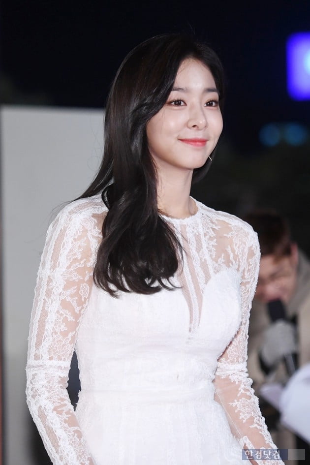 [PHOTOPIC] 설인아, '앞은 청순 뒤는 섹시 반전 드레스''(2018 KBS 연기대상)