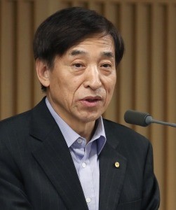 이주열 한은 총재가 18일 서울 중구 세종대로 한국은행 본관에서 열린 기자간담회에서 기자들의 질문에 답변하고 있다. (사진=한국은행 제공)