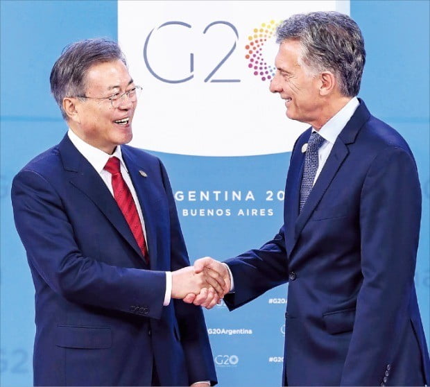 G20 의장국 아르헨 대통령 만난 문재인 대통령