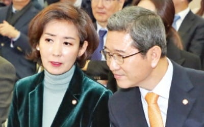 '복당파' 김학용이냐, '잔류파' 나경원이냐…한국당 원내사령탑 '박빙 승부'