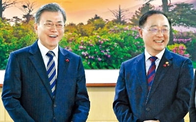 홍남기 "최저임금 등 과속정책 보완…내년 3월까지 수정안 마련"