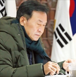 손학규의 '단식정치'…의원 이탈 단속한 '뜻밖의 한 수'?