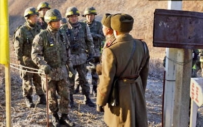 65년 만에 비무장으로 만난 남북 軍…GP 철수 상호검증