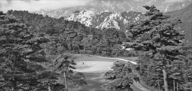 최근 남북관계 해빙무드로 다시 주목받고 있는 금강산아난티 골프장.  /에머슨퍼시픽그룹 제공 