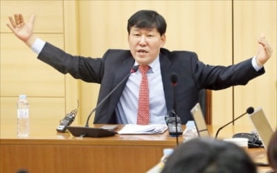 기업 4곳 중 1곳 "탄력근로 3개월로는 주52시간 대응 힘들다"