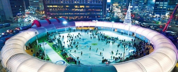서울시청 앞 스케이트장 개장