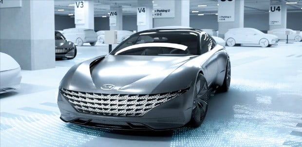 현대·기아자동차가 스마트 자율주차 콘셉트를 담은 3차원(3D) 그래픽 영상을 28일 공개했다. 현대·기아차는 이날 공개한 자율주차 기능을 2025년께 차량에 적용할 계획이다. 운전자 없이 차량 스스로 빈 공간을 찾아 주차하는 영상의 한 장면. /현대차 제공 