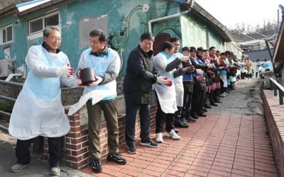 위성백 예보 사장, 국가유공자 가정에 연탄나르기 봉사활동