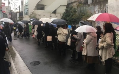 [김동욱의 일본경제 워치] "줄을 서시오"…카카오프렌즈 도쿄 매장을 휘감은 日고객들