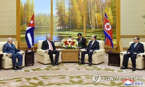 '중남미 순방' 北김영남, 쿠바 국가평의회 의장과 회담